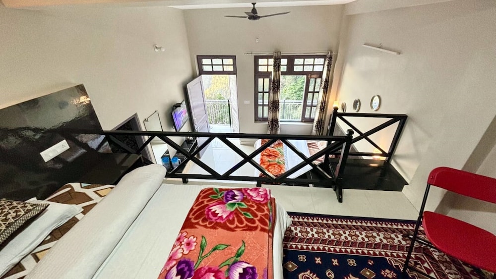 Fortune heights homestay Dalhousie view 4