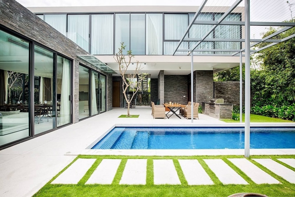 Luxury Pool Villa Resort