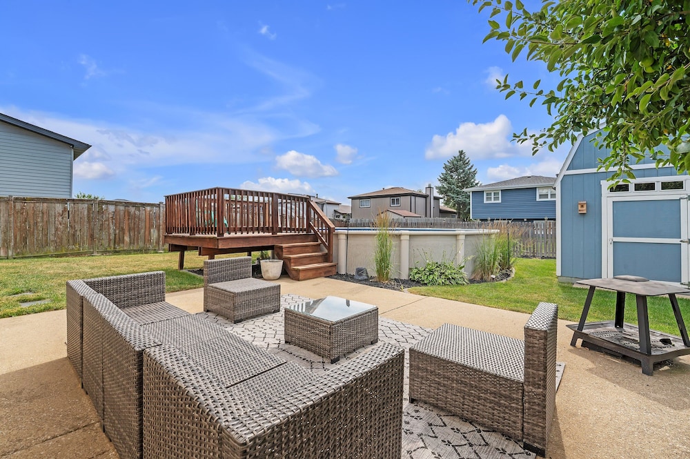 Modern Retreat With Private Pool & Yard 3 Bedroom Home