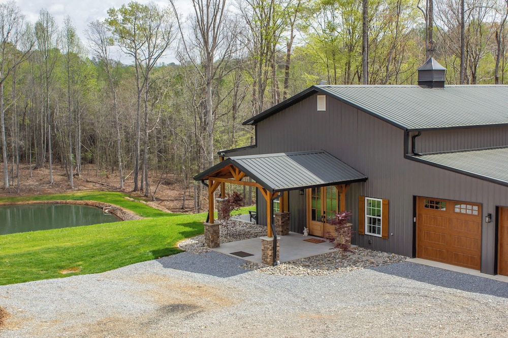 Family-friendly Barndominium Near Greenville!