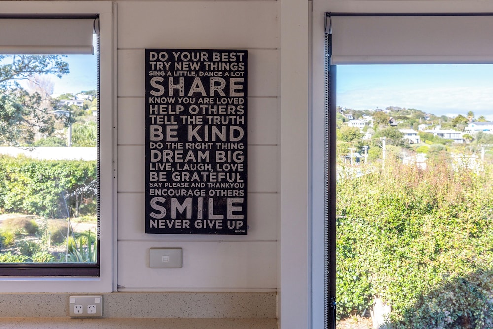 Matai Cottage in Oneroa with Sea Views