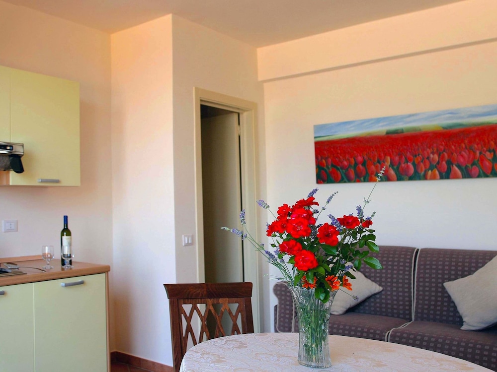 Flat in Piticchio With Scenic Views & Pool view 3