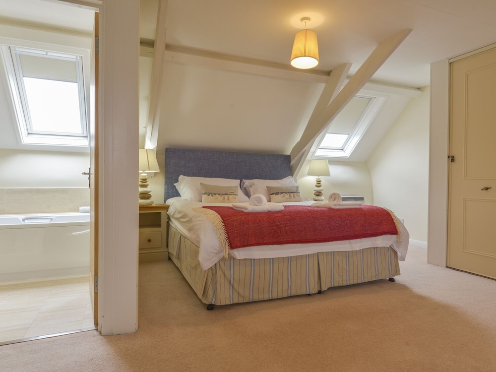 St Aubyn Cottage view 4
