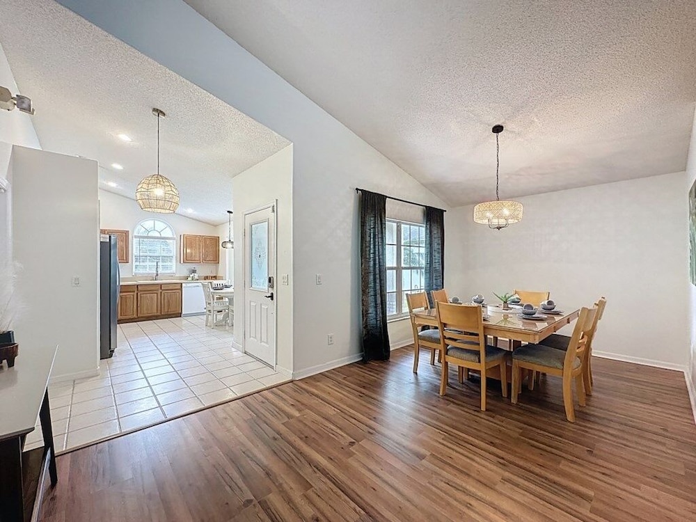 Incredible 4 Bed Pool/spa Home, Minutes To Disney 4 Bedroom Villa