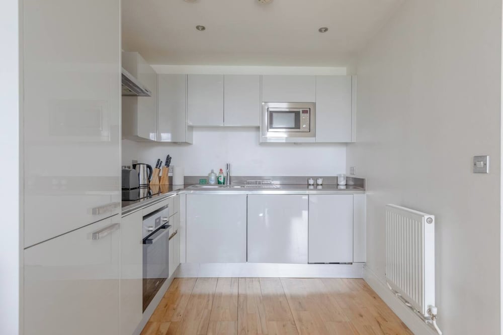 Sleek & Sunny 1BD Flat Near Greenwhich - Deptford!