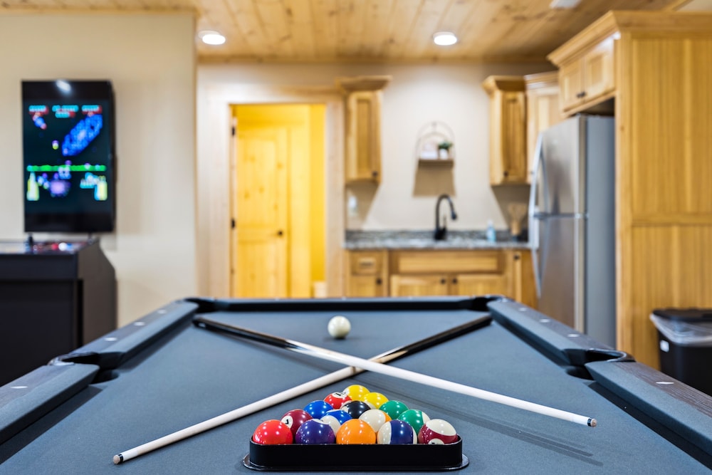 Robeson Hood Lodge 4 Bedroom Home