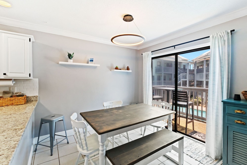 2BR Condo Beach Access Pool and Walk to Hangout