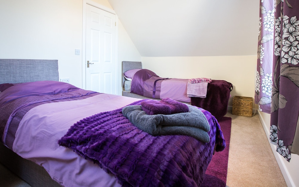 The Forest Coach House - Minutes From the Forest view 2