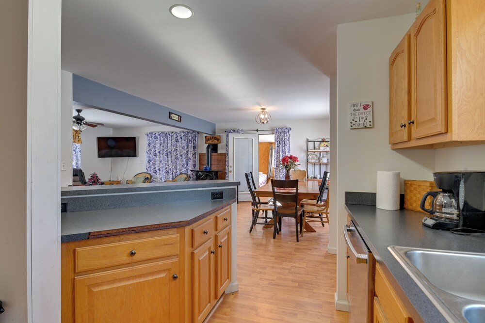 Waterfront Lake George Retreat w/ Shared Dock