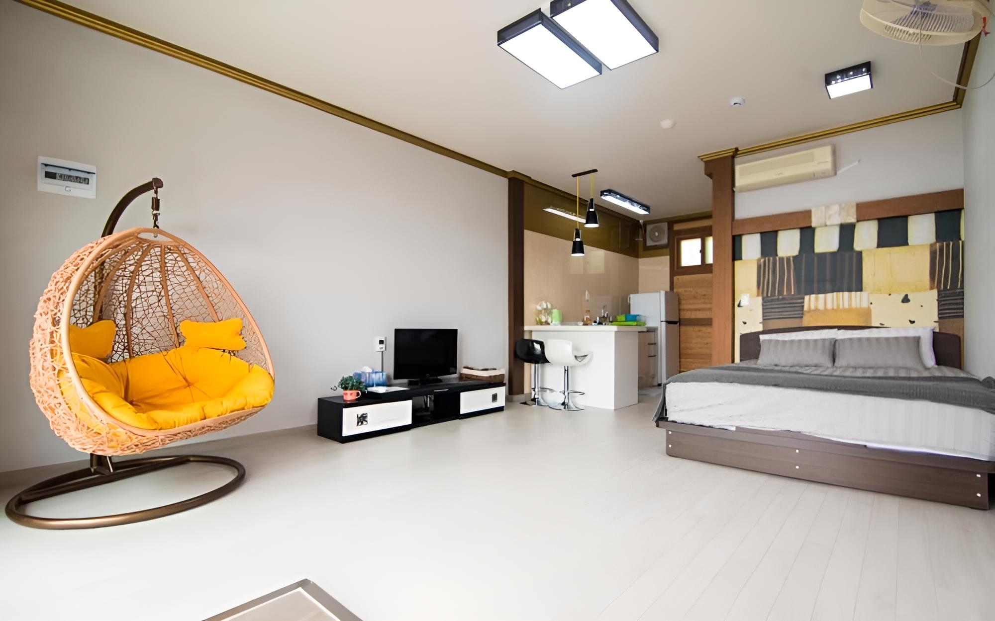 Namhae Skyblue Sea Pension view 5