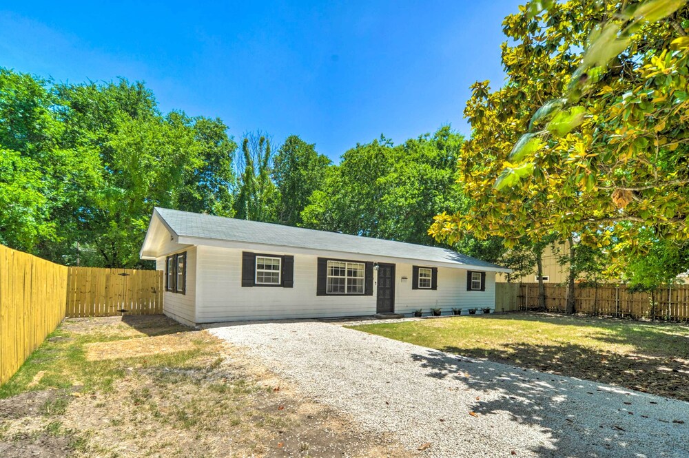 New Braunfels Haven w/ Hot Tub & Fire Pit! view 4