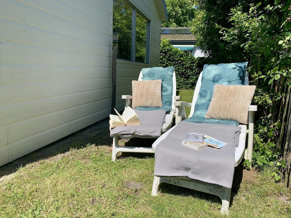 Bungalow for 4 Persons With South-facing Terrace