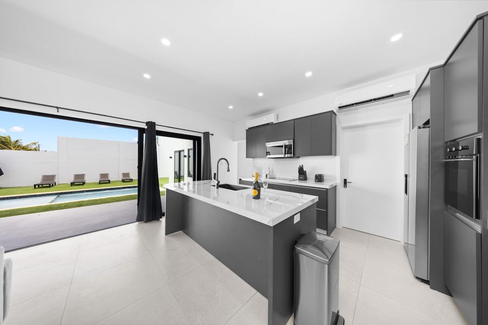 Brand NEW Villa Central Location Private Pool