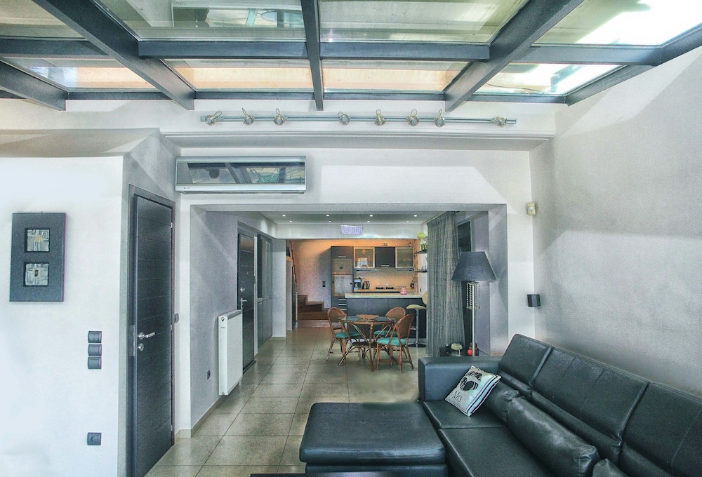 City & Sea Two Floor Flat with View Next to Metro photo 5