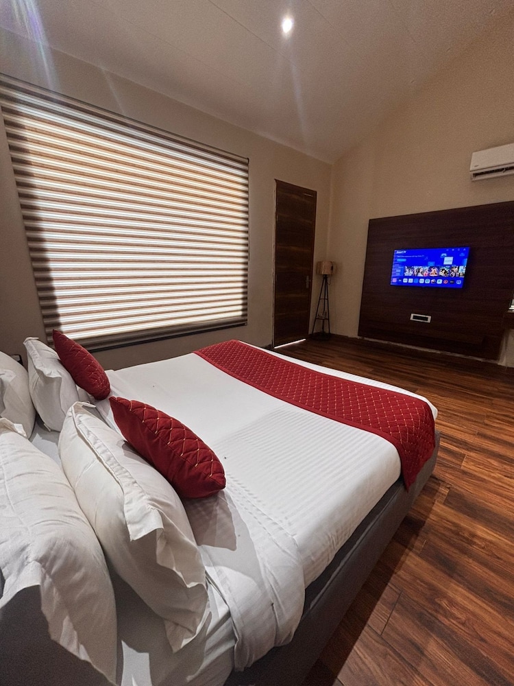 Ambaram Hotel & Resort