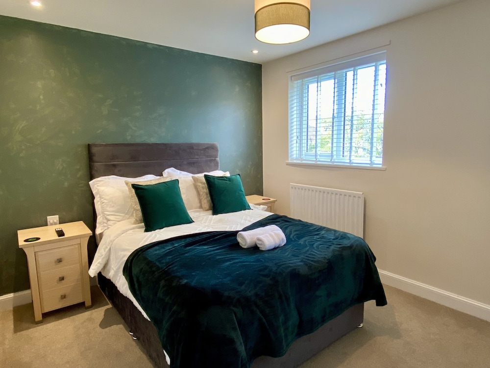 Beautiful 3-bed House in Bedford view 5