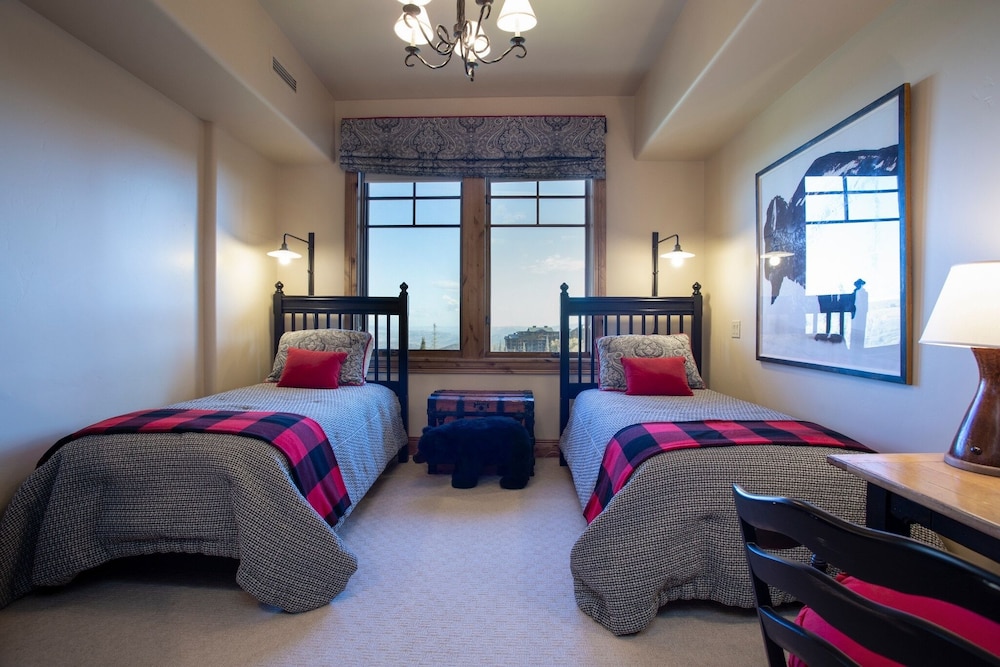 Grand Lodge - Penthouse #406 - Ski-in/out 5 Bedroom Condo