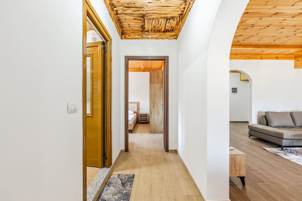 Hillside Apartment Gjirokast r 2