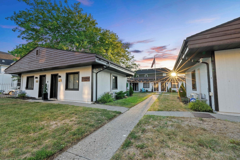 Chic City Retreat 93E - Image 5