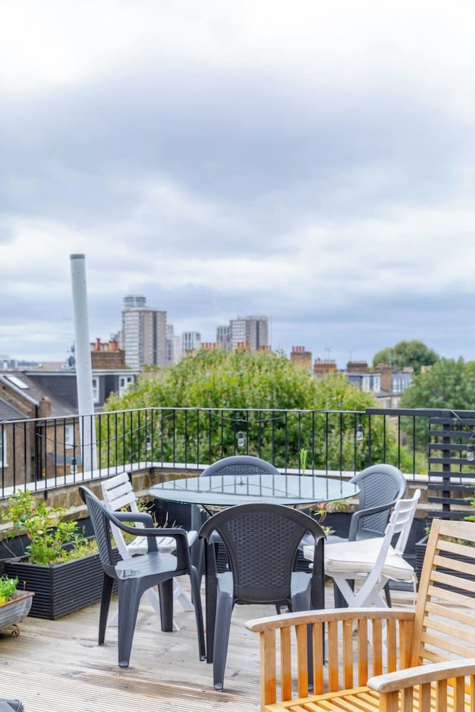 Top Floor 1BD Flat With Balcony - Ladbroke Grove