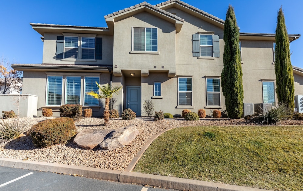 Sun Villa 3 Bedroom Townhouse