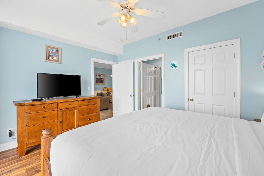 Twin Palms by Book That Condo