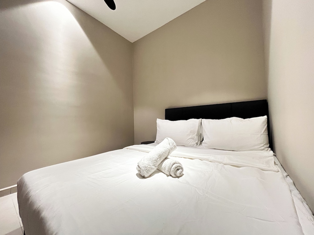 The Paxtonz by Manhattan Group