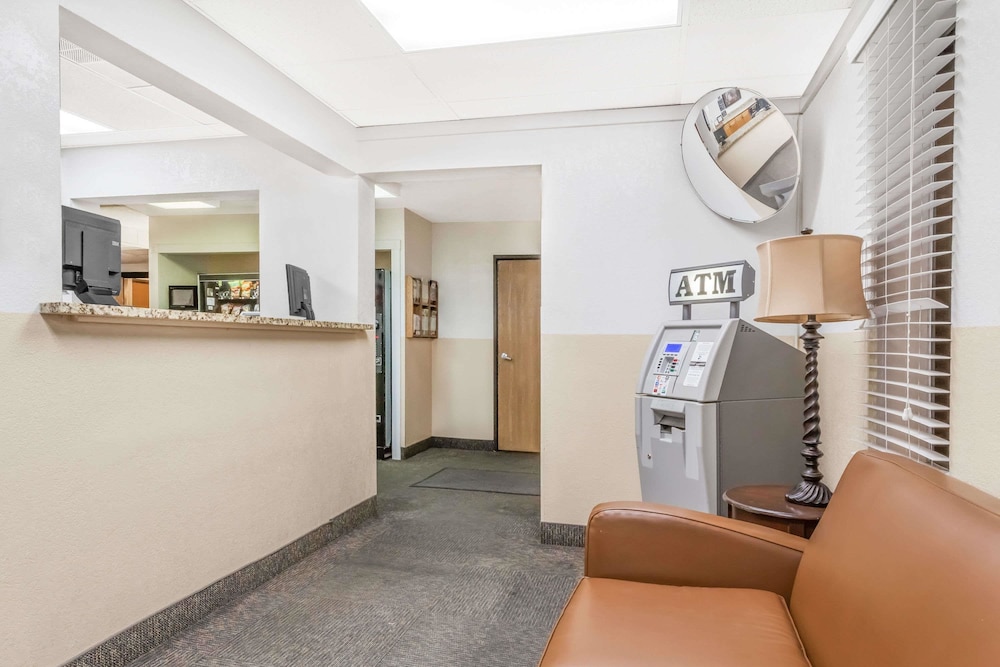 Super 8 by Wyndham Montgomery Maybrook view 2