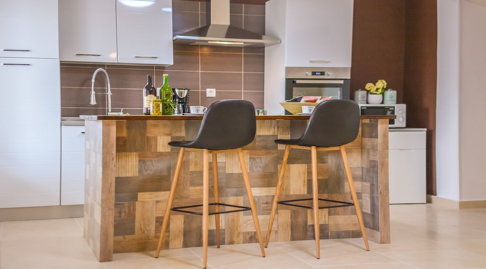 Villa Martin en Tinjan — kitchen