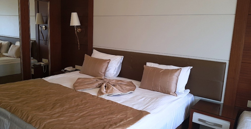 Grand Marcello Otel - Image 32