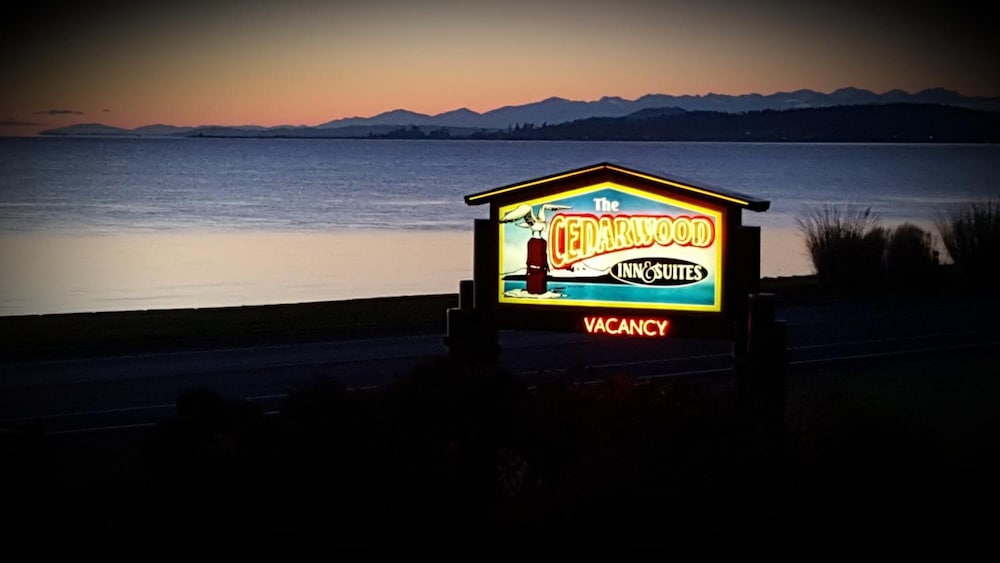 The Cedarwood Inn & Suites