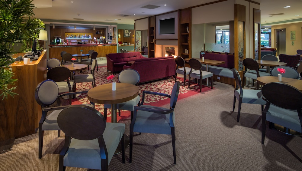Luton Vacations - Hilton Garden Inn Luton North, United Kingdom - Property Image 2