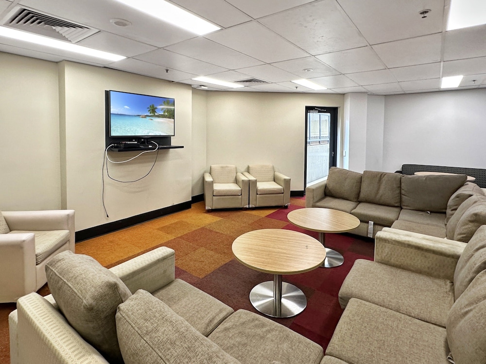 Brisbane Apt Near Dining, Shops and River Walks
