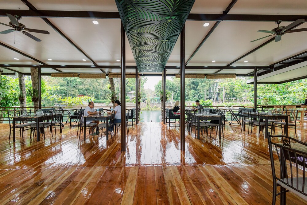 LOBOC RIVERSIDE INN and RESTAURANT