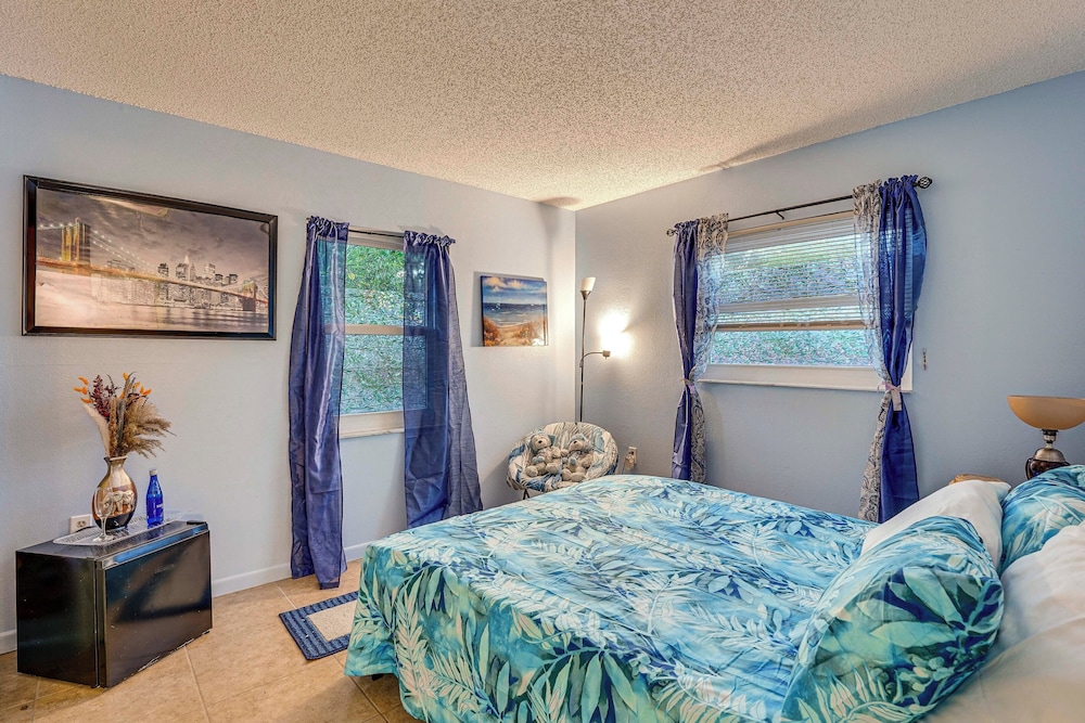 Pet-friendly Horse Capital Hub w/ Patio & Yard