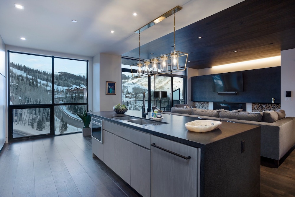 One Empire Pass Lodge at Deer Valley Resort - Three Bedroom Residence #404 3 Condo
