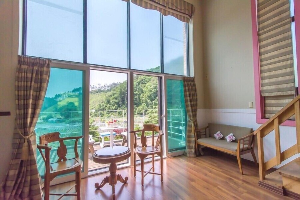 Sunny Junny Pension