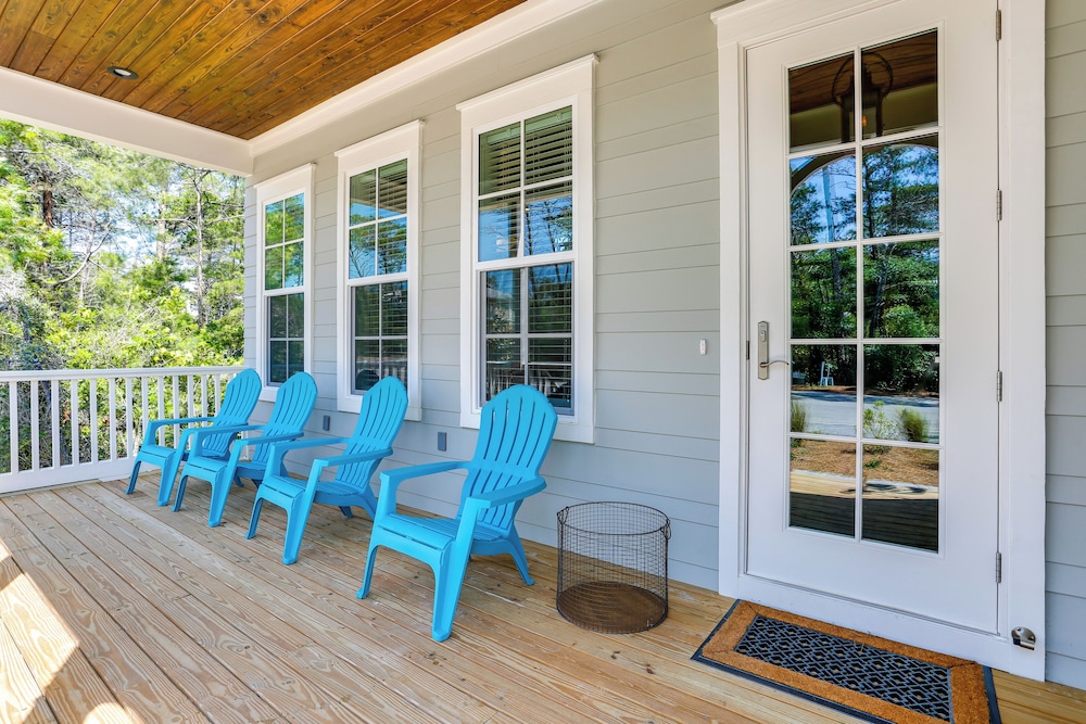 Family-friendly Santa Rosa Home: Walk to Beach!