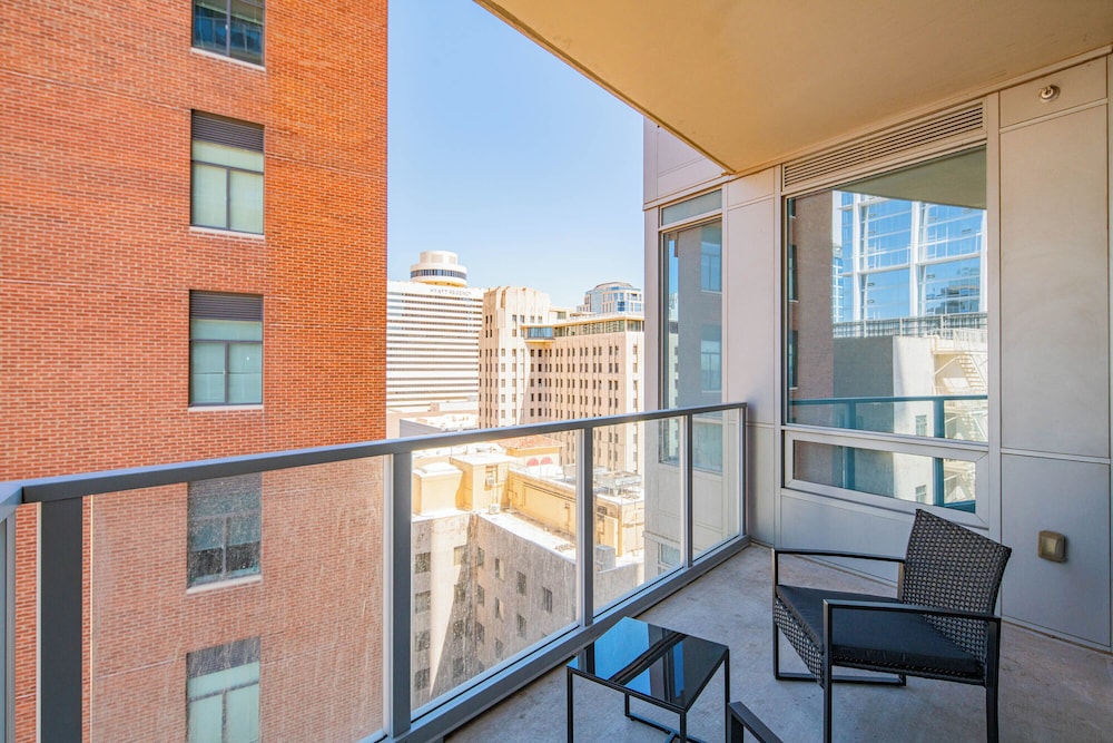 ROVE LIVING/KL - 44 Monroe