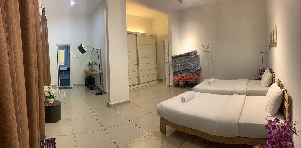 Lux Desaru Villa