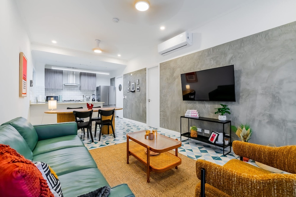 w Charming 1BR in Santa Ana s Best Area