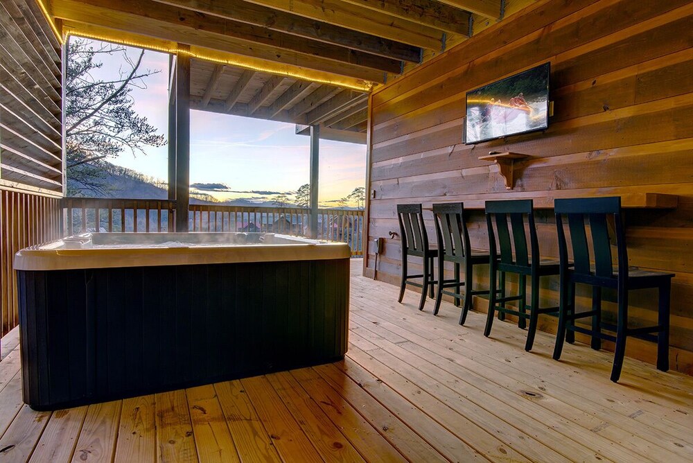 Critter Cove - 2 Bedrooms, 2 Baths, Sleeps 10 Home by RedAwning