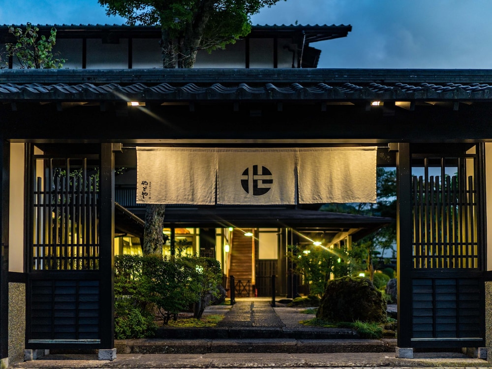 Yufuin Yawaraginosato Yadoya