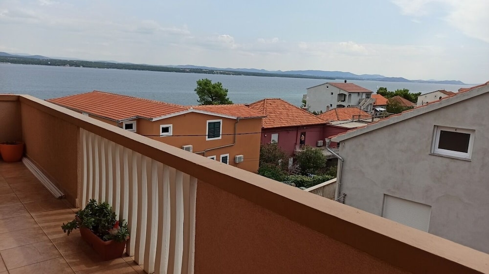 Krešo - 100 m From sea - A1 Desni view 3