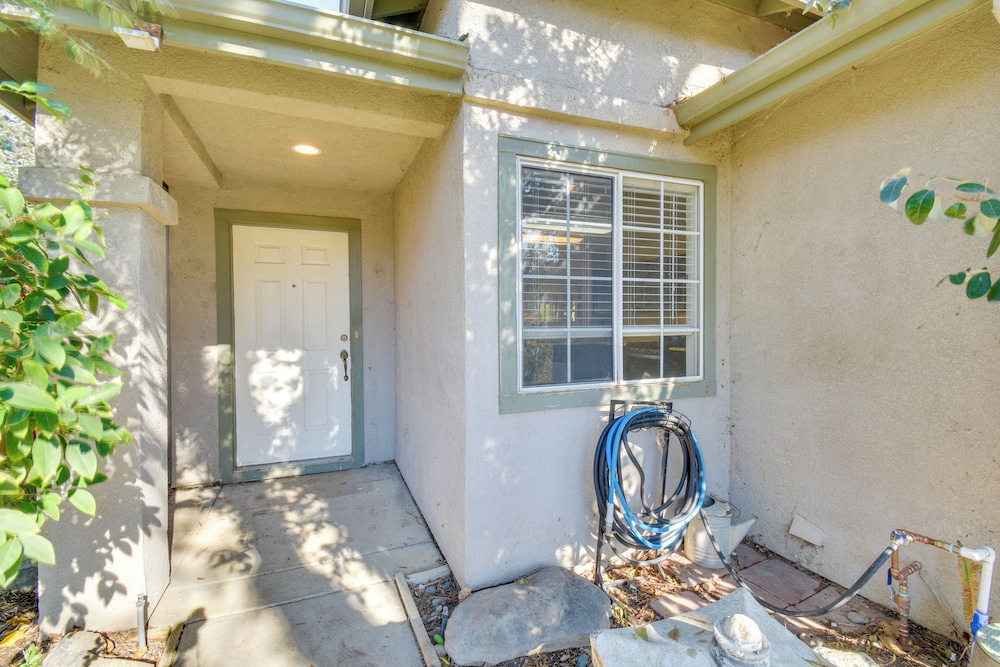 4 Mi to San Joaquin River: Peaceful Patterson Home