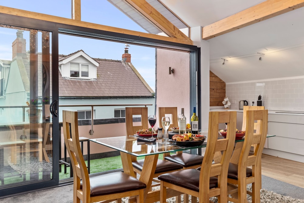 Billycan Penthouse - Tenby Town Centre