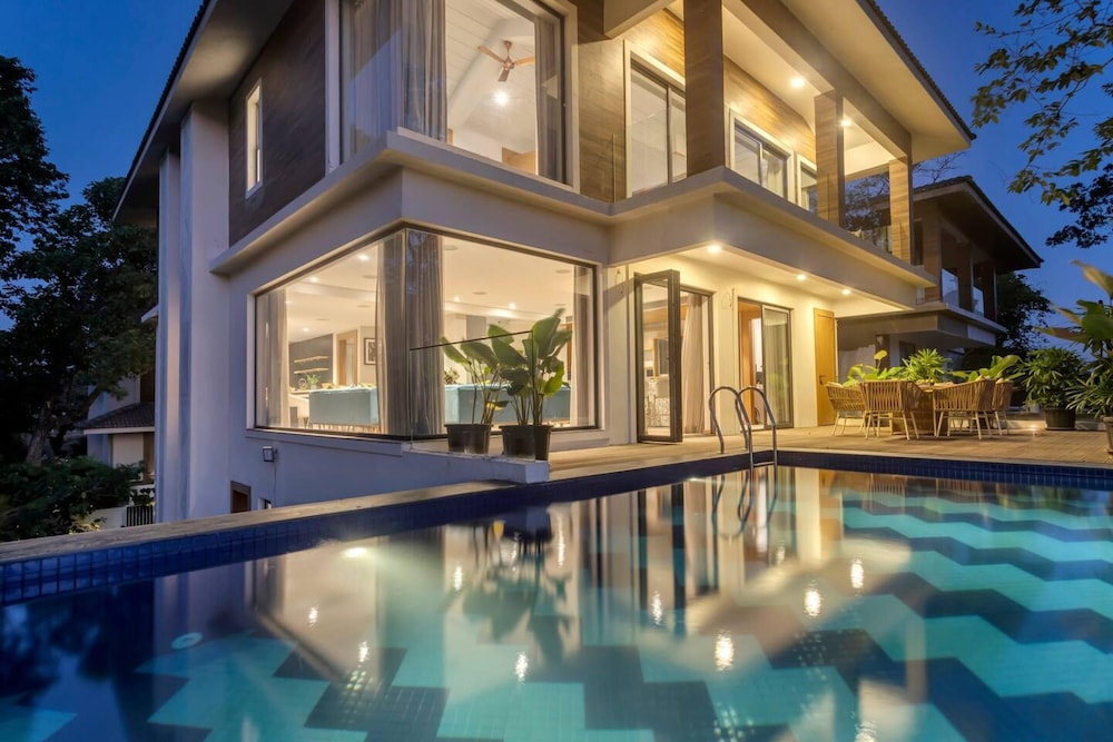 Villa Polaris by Hireavilla 4BR w Pvt Heated Pool