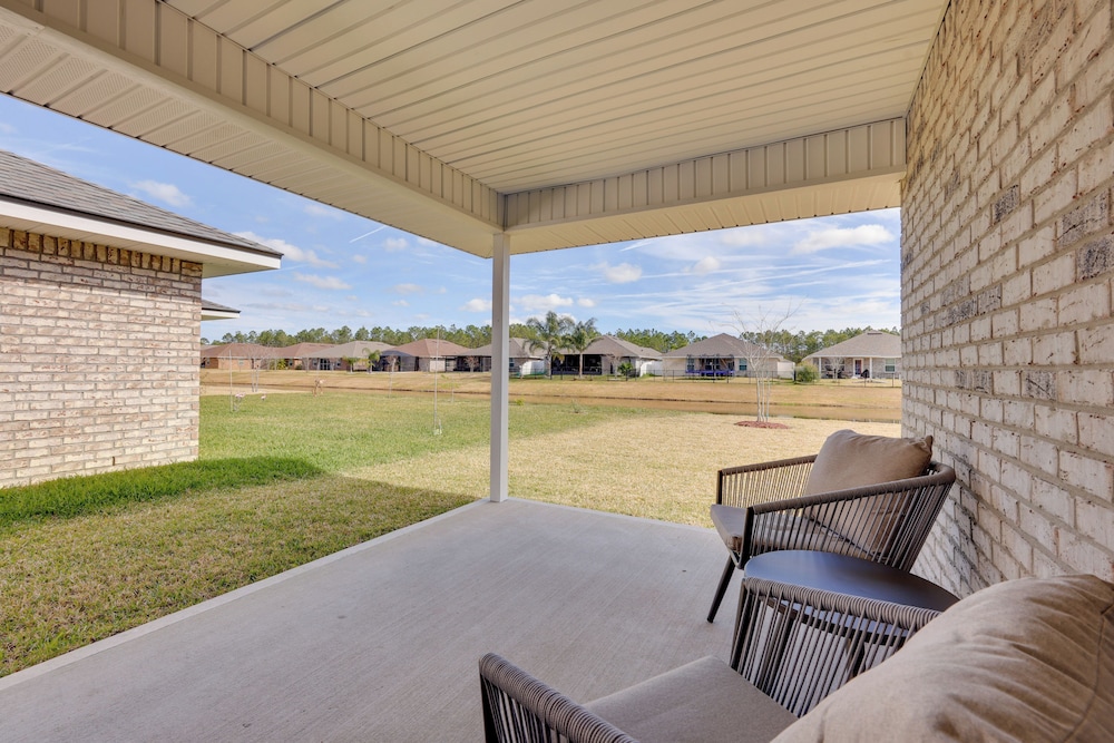11 Mi to Ocean: Home w/ Pool Access in Palm Coast