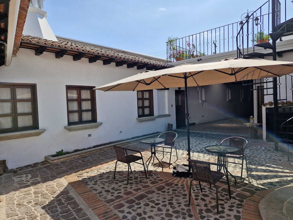 Cozy Colonial Style Azotea Apartments