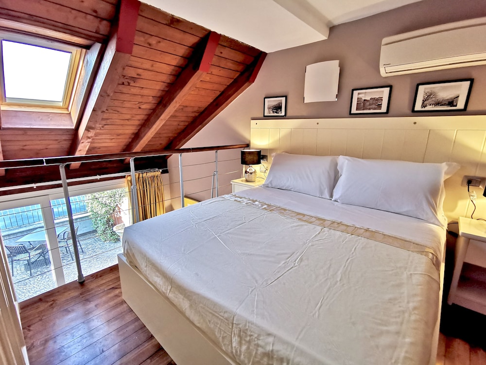 Luxury Cottage by Design Studio view 3